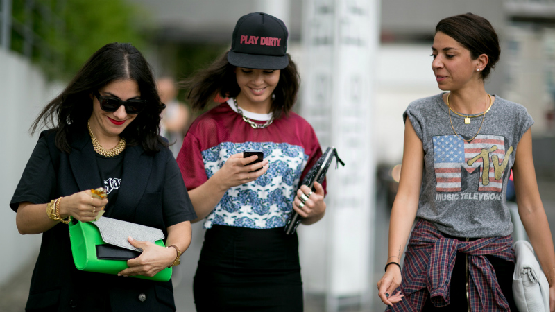 How to Wear Gold Jeans