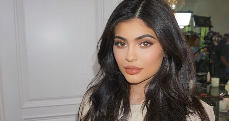 The Effects of Sleeping with Makeup On