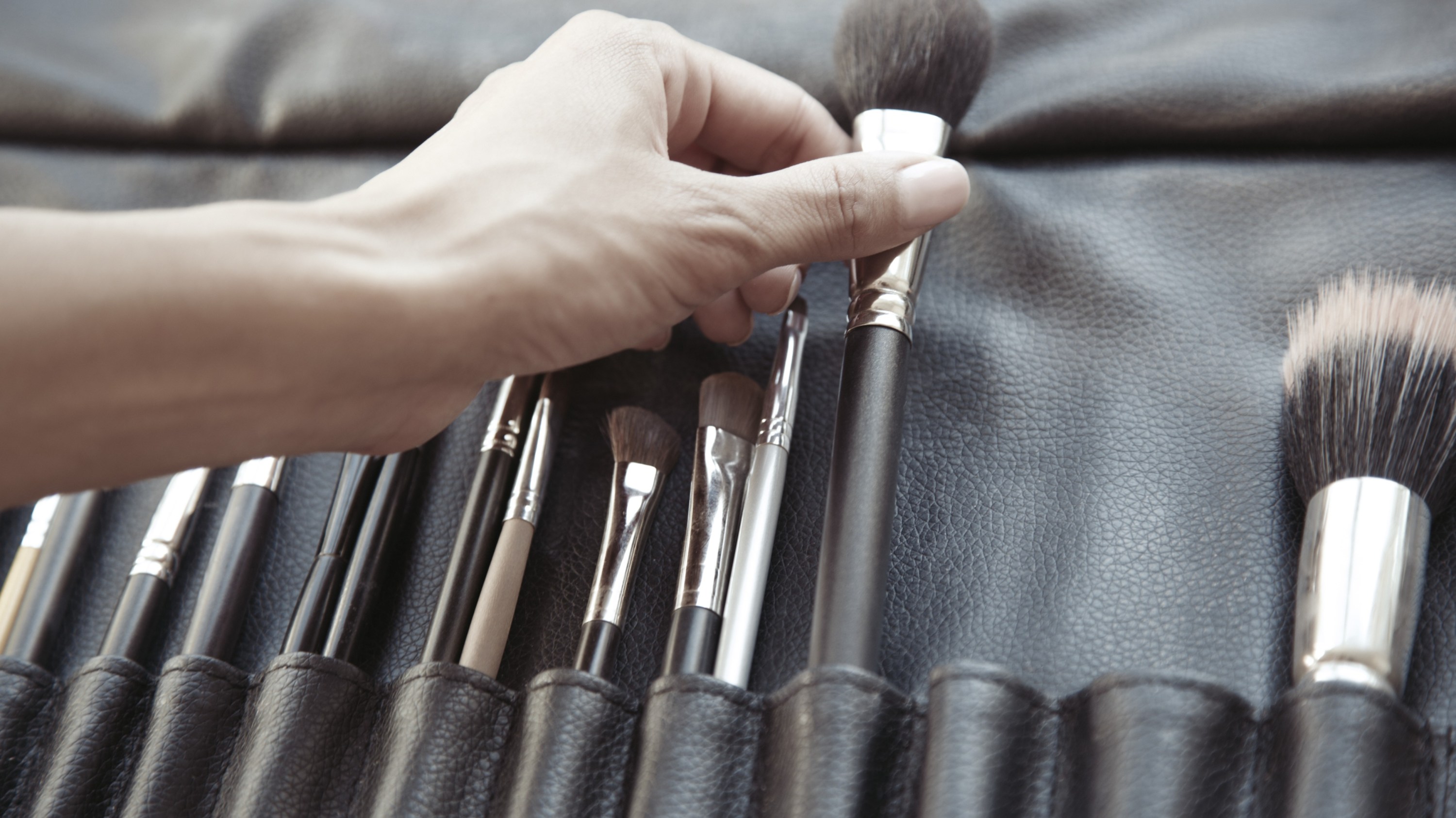 Makeup Brushes: Natural vs. Synthetic