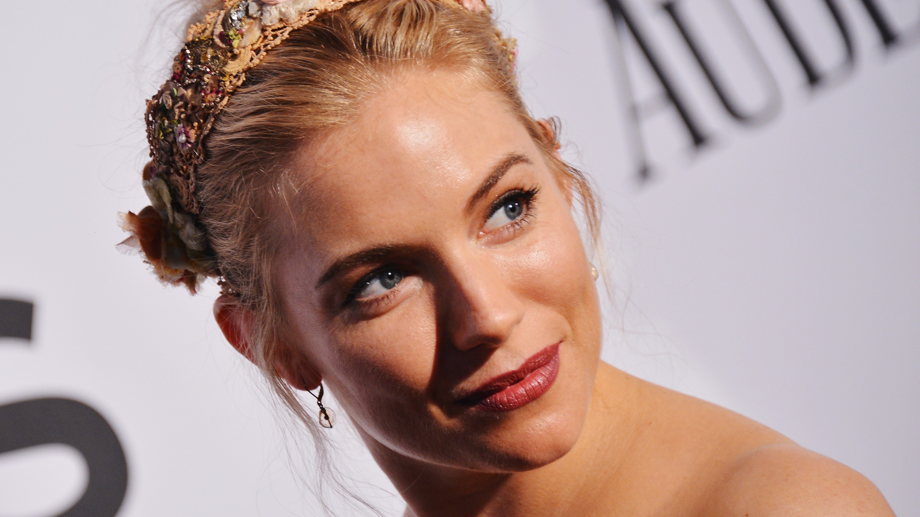 Steal Sienna Miller's Matte Lip From the Tony Awards Your Next Date Night