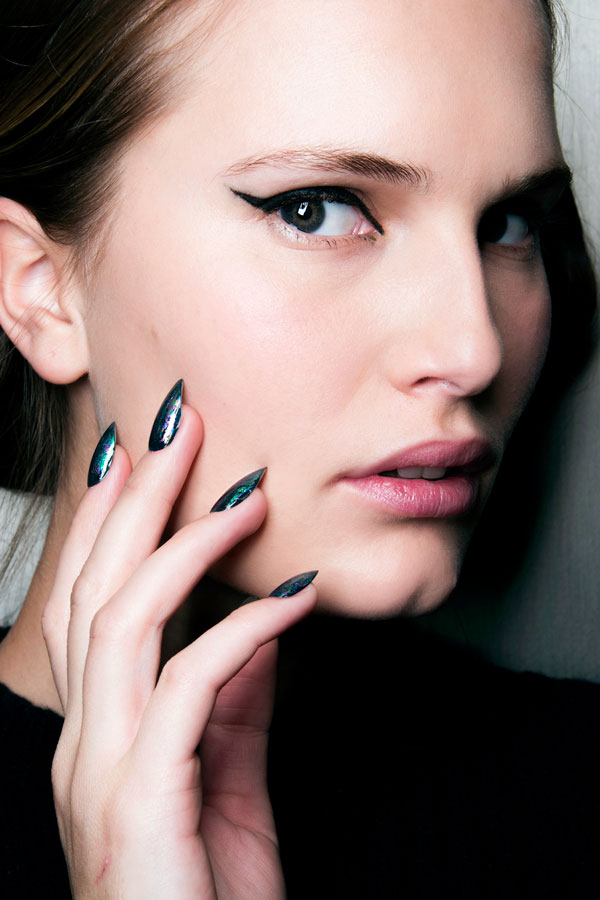 How to Create a Smokey Eye Makeup Look for Summer