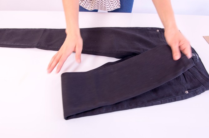 how to rip jeans at the knee