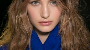 Anna-Sui-messy-waves