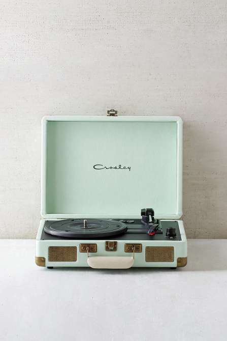 crosley-turntable-urban-outfitters
