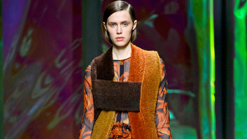 Watch Lucy Hale Apply Lipstick with a Blindfold On