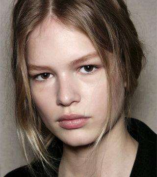 How To: Chrissy Teigen's Hair Chignon Oscars 2017