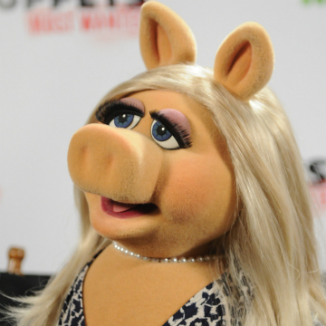 10 Unforgettable Beauty Lessons We Learned From Miss Piggy