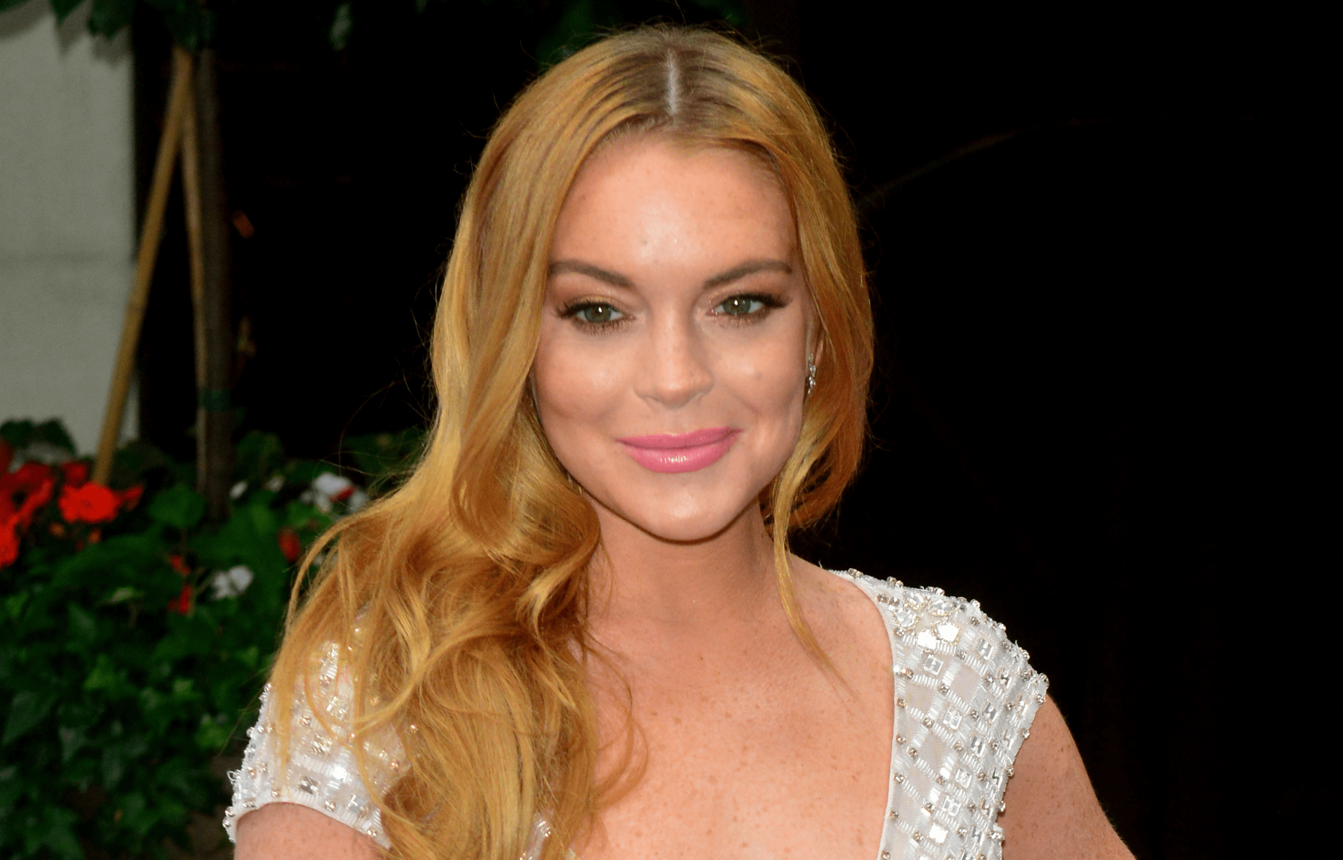 Lindsay Lohan Spotted Drinking and Smoking on a Yacht Amid Pregnancy Rumors