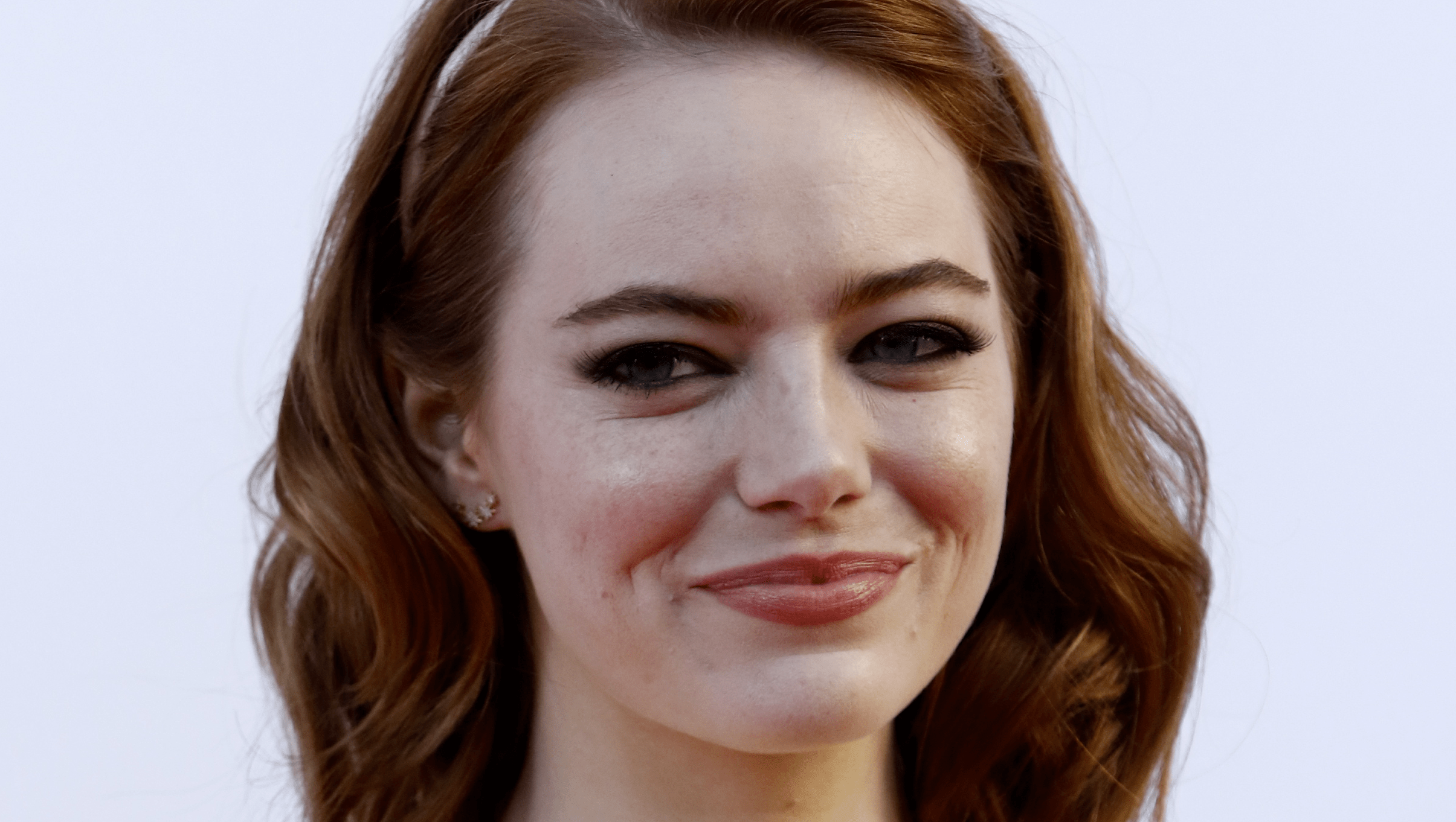 Emma Stone Debuts Platinum Blonde Extensions Hair