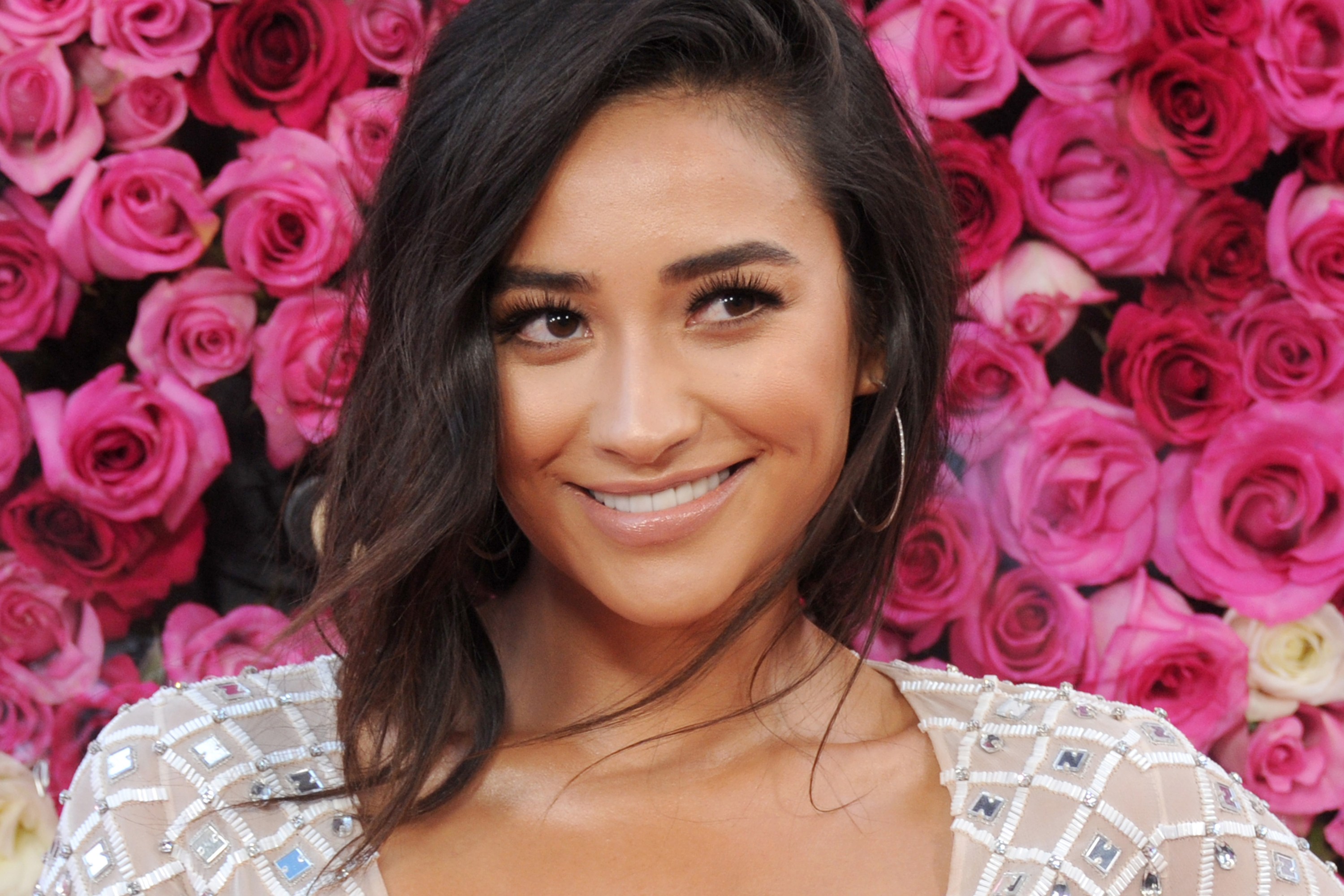 Shay Mitchell's New Line, BÉIS, Is Full of Travel Must-Haves