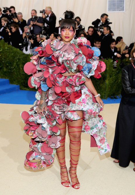 STYLECASTER | 43 Celebrity Met Gala Looks That Went Down in Fashion History