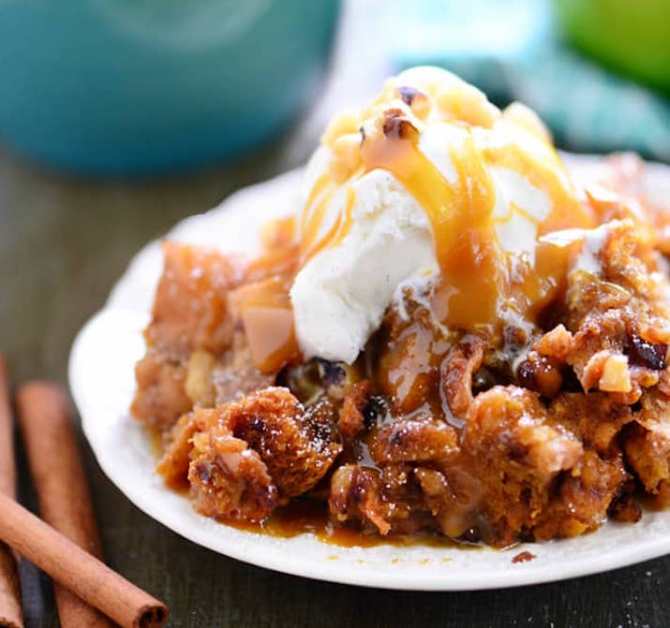 STYLECASTER |11 Impressive Holiday Desserts You Can Make In a Slow Cooker | Apple Caramel Bread Pudding
