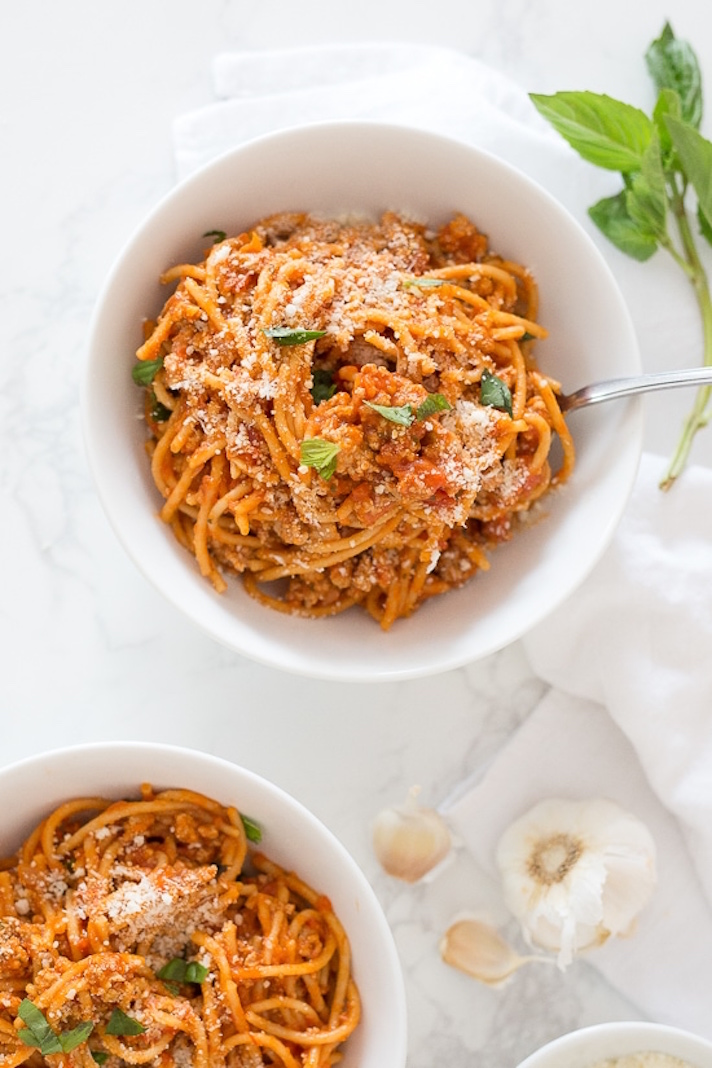 STYLECASTER | 17 Easy Whole Grain Pasta Recipes That Don't Suck | Instant Pot One-Pot Spaghetti and Meat Sauce