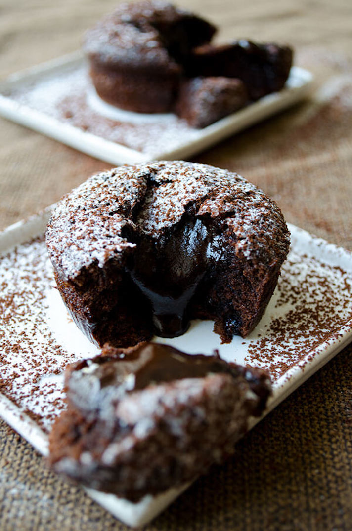 STYLECASTER | Easy Chocolate Desserts That Want to Be Your Valentine | Molten Chocolate Lava Cakes