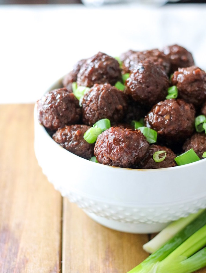 STYLECASTER | 17 Slow-Cooker Recipes to Whip Up During March Madness | Korean Meatballs