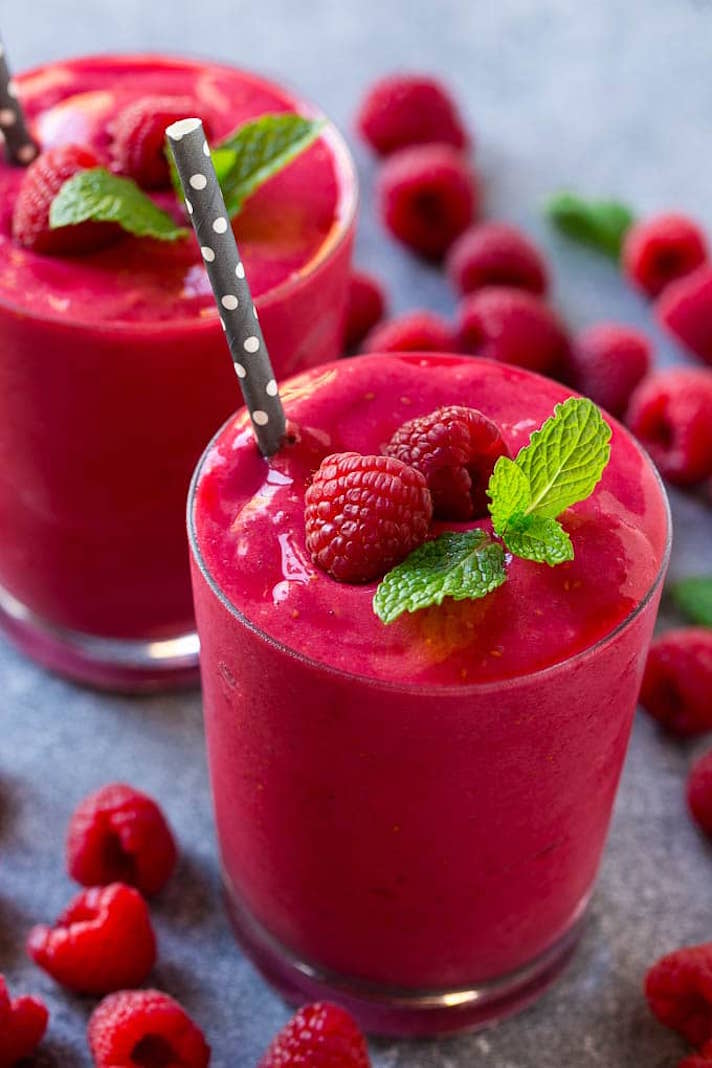 STYLECASTER | 17 High-Protein Smoothies With No Protein Powder | Raspberry Smoothie