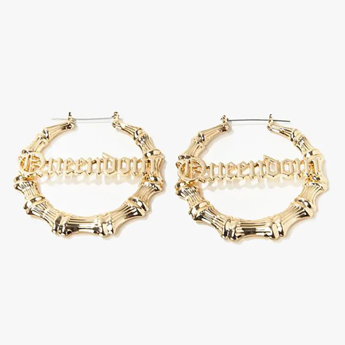 STYLECASTER | Word and Name Jewelry Is Having a Moment, Because Carrie Bradshaw Is a Forever Fashion Icon