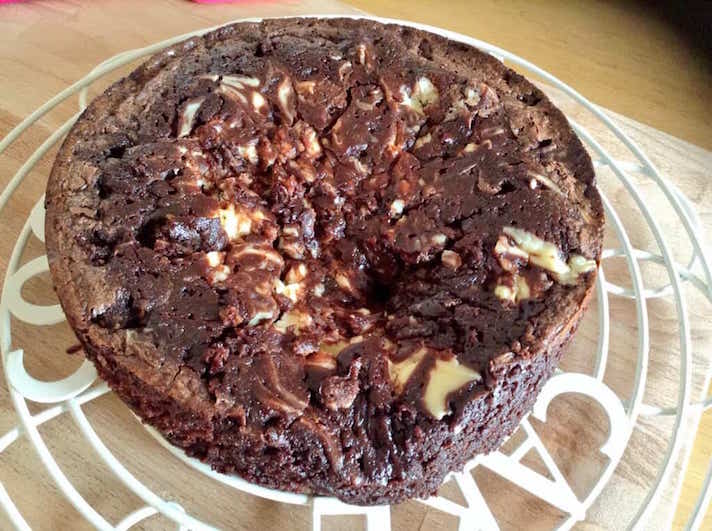 STYLECASTER | 15 Slow-Cooker Brownie Recipes You Won't Be Able to Stop Eating | Cream Cheese Brownies