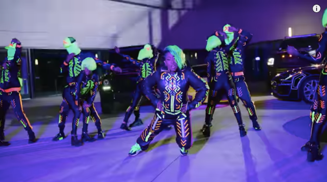 missy-elliott-neon-hair