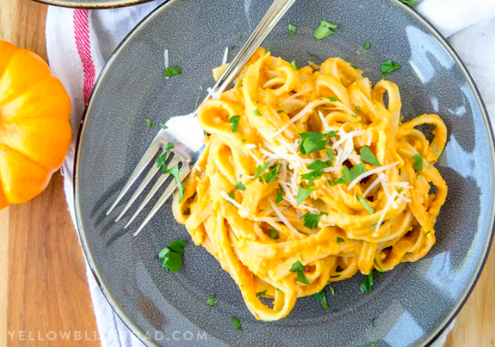 STYLECASTER | 17 Ways to Eat Canned Pumpkin For Dinner | Pumpkin Alfredo