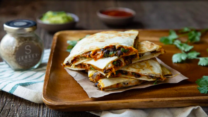 STYLECASTER | 17 Ways to Eat Canned Pumpkin For Dinner | Pumpkin Quesadillas