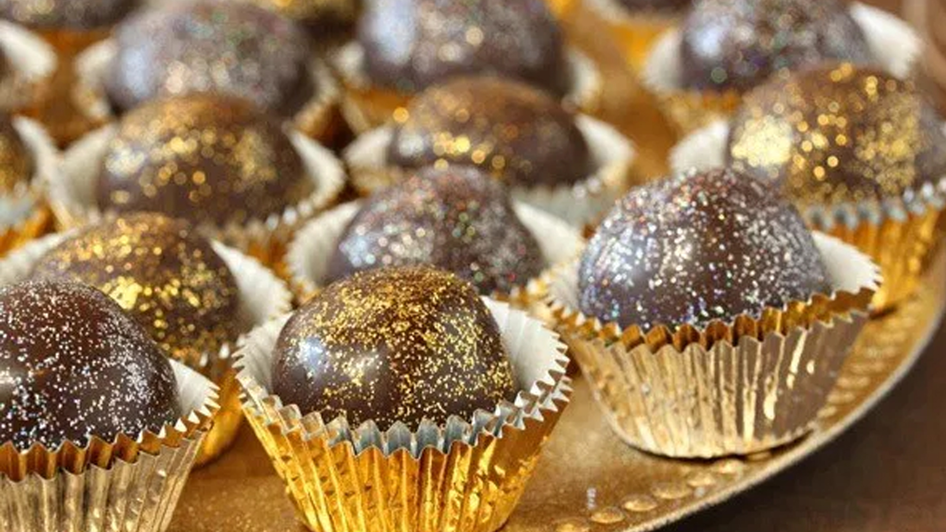 STYLECASTER | Edible Glitter Recipes