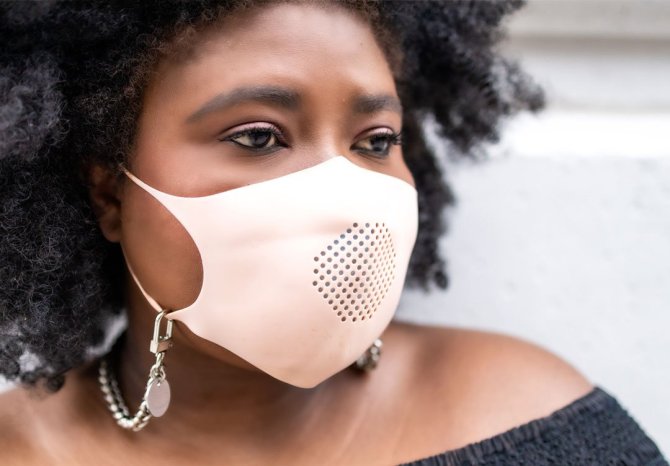 STYLECASTER | Face Mask Chain Trend