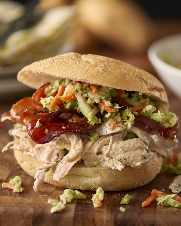 STYLECASTER | slow cooker july 4th recipes | ranch chicken sandwich