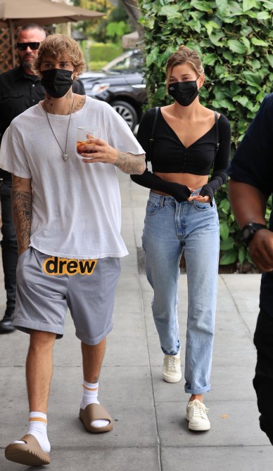 STYLECASTER | Justin and Hailey Bieber Face Masks