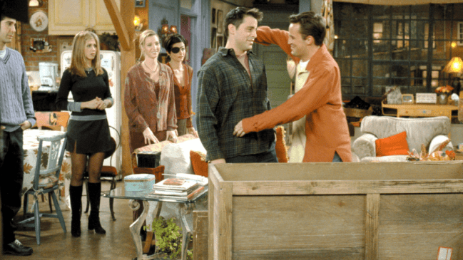 friends-thanksgiving-the-one-with-chandler-in-a-box