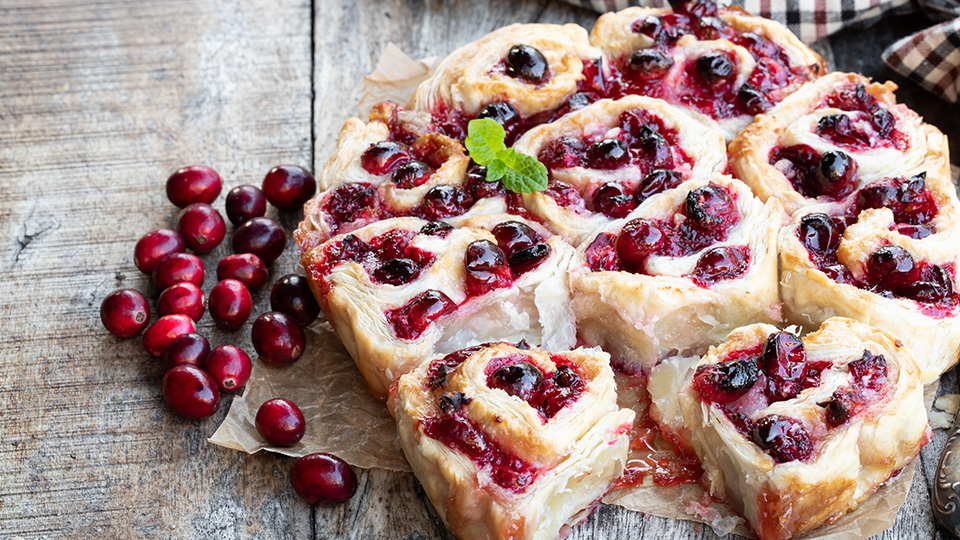 STYLECASTER | Hailey Bieber Cranberry Vanilla Buns