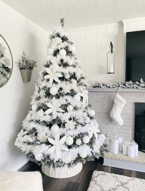 STYLECASTER | Christmas Tree Inspo