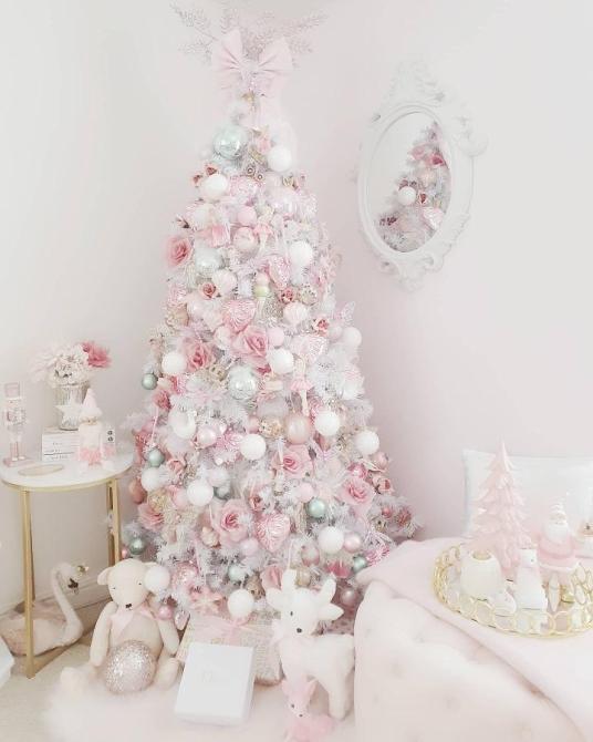STYLECASTER | Christmas Tree Inspo