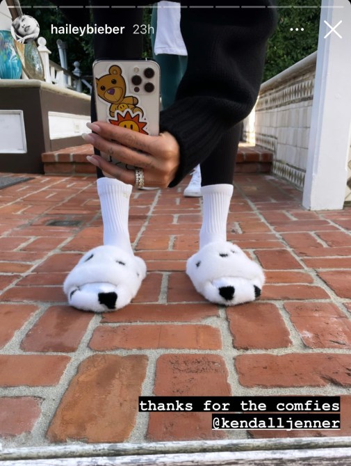 STYLECASTER | Hailey Bieber fuzzy slippers