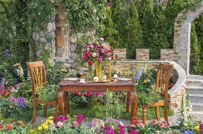 STYLECASTER | Spring Theme Party Ideas