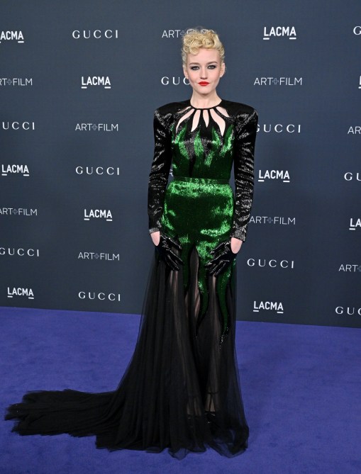 STYLECASTER | Julia Garner 2023 Golden Globes Look 