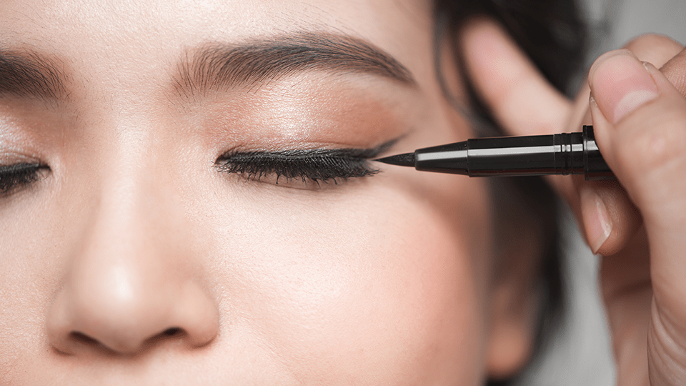 Applying liquid eyeliner Adobe