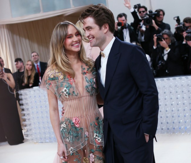 Suki Waterhouse, Robert Pattinson