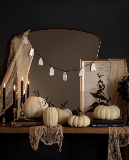 Spooky Shelf Decoration