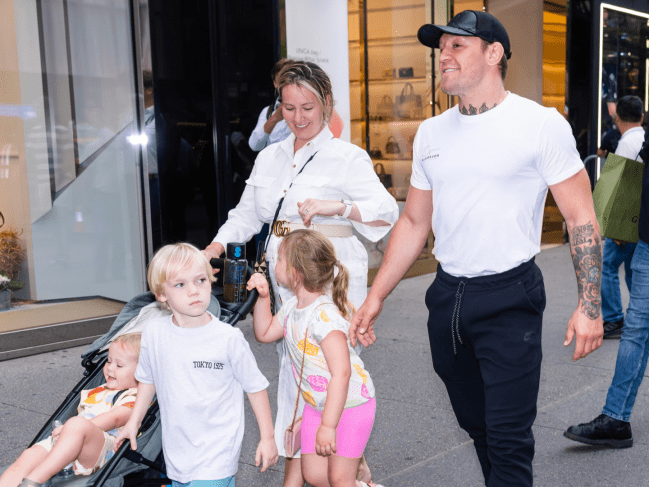 The couple taking a quick stroll out!