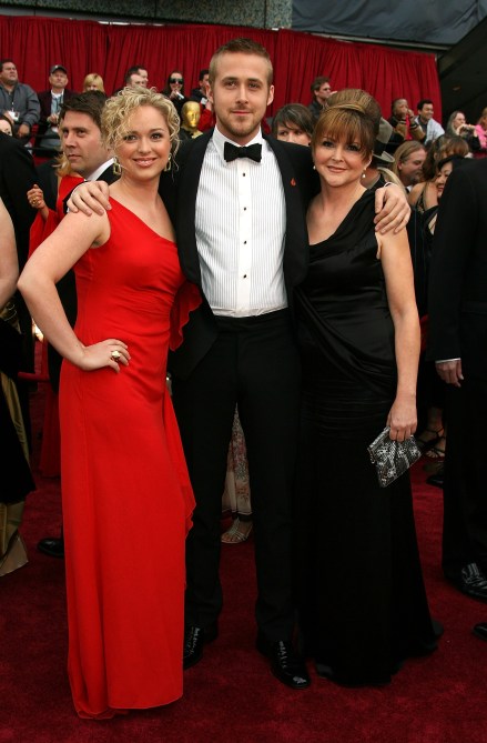 Actor Ryan Gosling (C) with sister Mandi (L) and mother Donna (R) attend the 79th Annual Academy Awards held at the Kodak Theatre on February 25, 2007 in Hollywood, California.