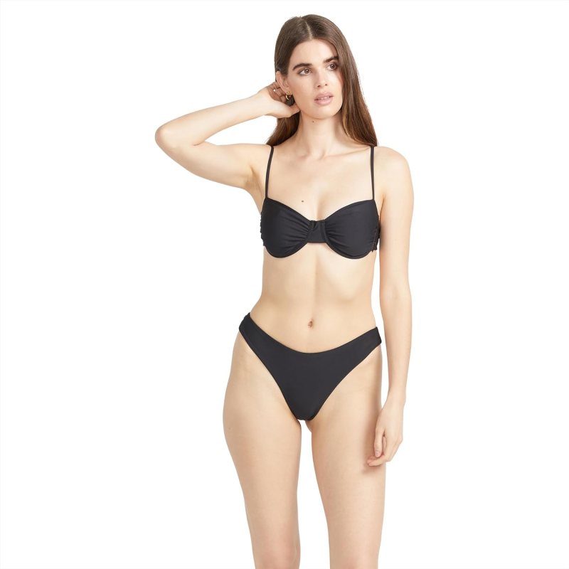 15 Swimsuits That Don't Dig In 2026—Elastic-Free & Seamless Swimwear