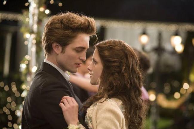 Bella and Edward at prom