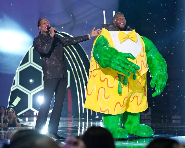 THE MASKED SINGER: L-R: Nick Cannon and Kobie Turner in the “Quarter Finals” episode of THE MASKED SINGER airing Wednesday, Dec. 4 (8:00-9:02 PM ET/PT) on FOX.
