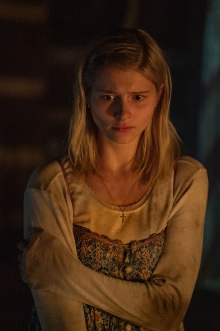 Jane Widdop as Teen Laura Lee in YELLOWJACKETS, “Flight of the Bumblebee”.