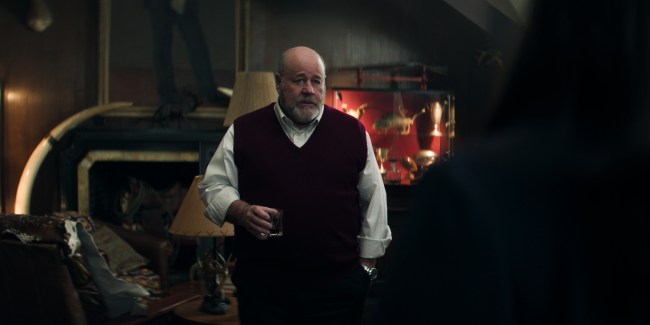 You. Michael Dempsey as Buffalo Bob Cain in episode 501 of You.