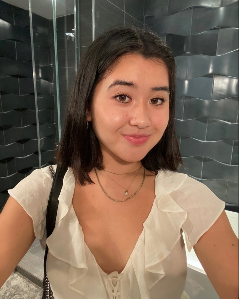 Jen wearing the Maybelline Lash Sensational Luscious Mascara in black