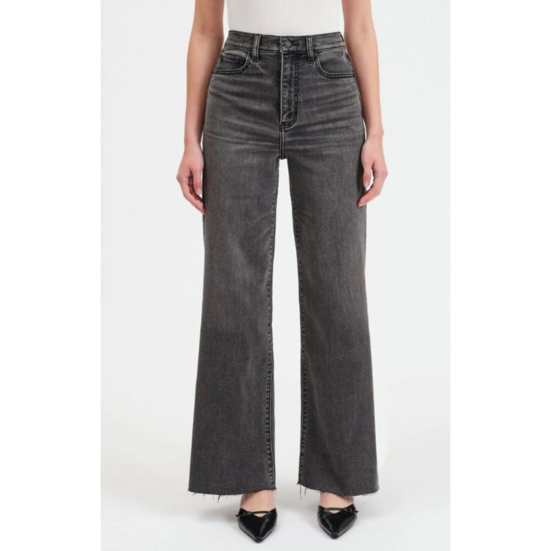 Top 2026 Jeans Trends According to Stylists